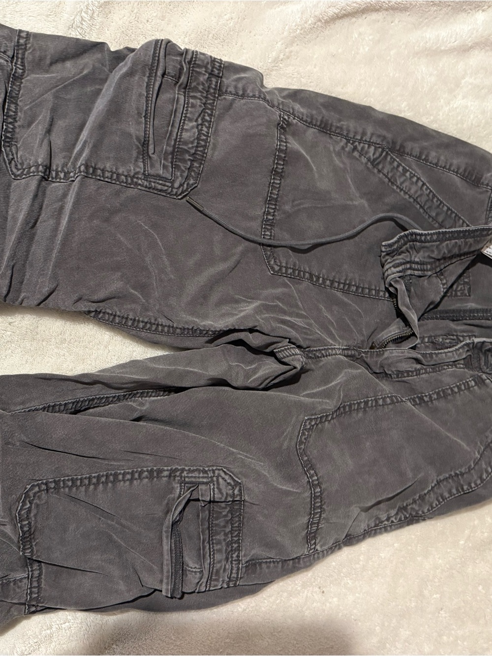 American Eagle Outfitters Men's Charcoal Gray Relaxed Cargo Jeans